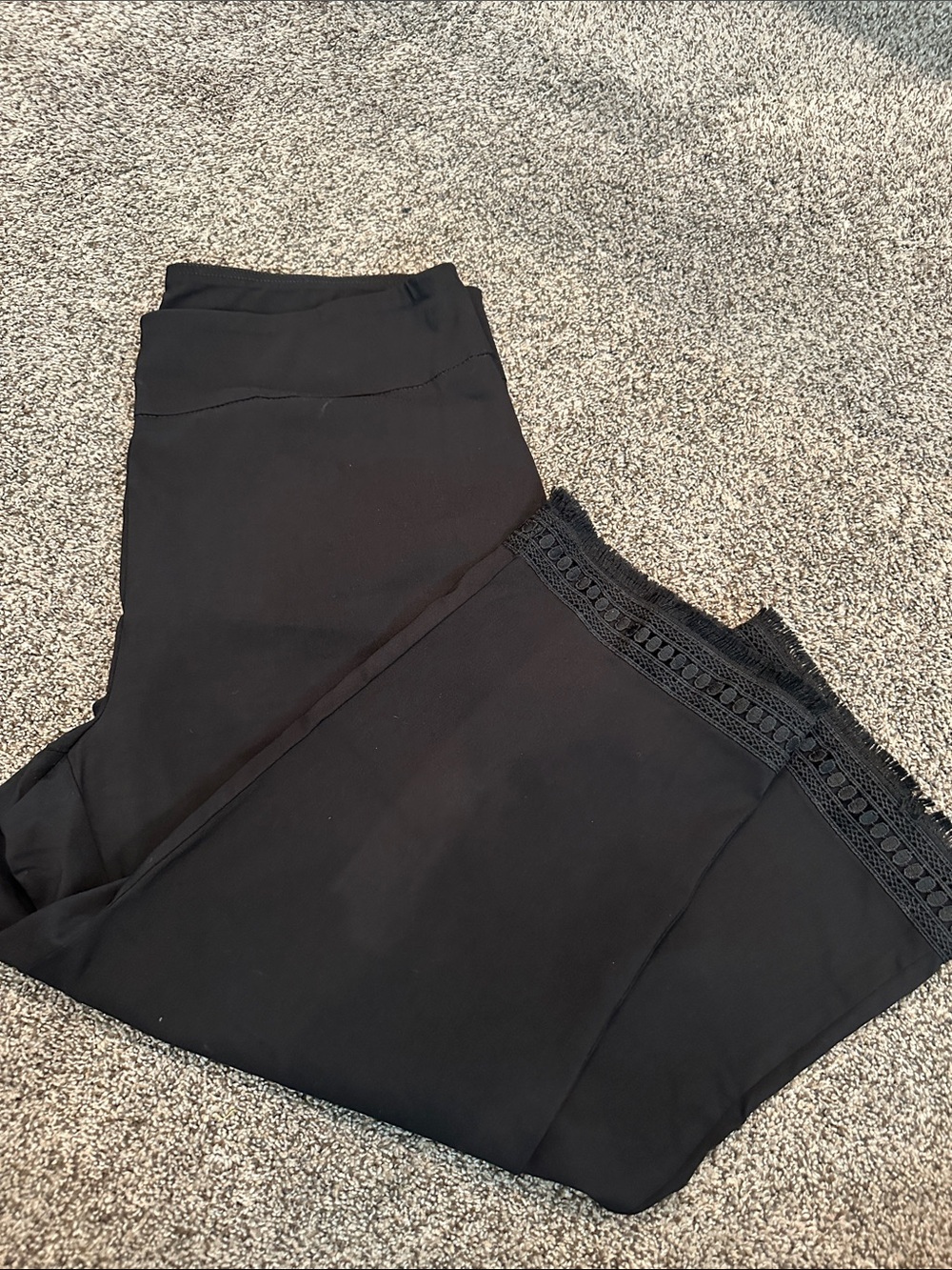 NWOT Zac & Rachel Black Pull On Crop Pant With Decorative Lace-Trim Hem Size 16